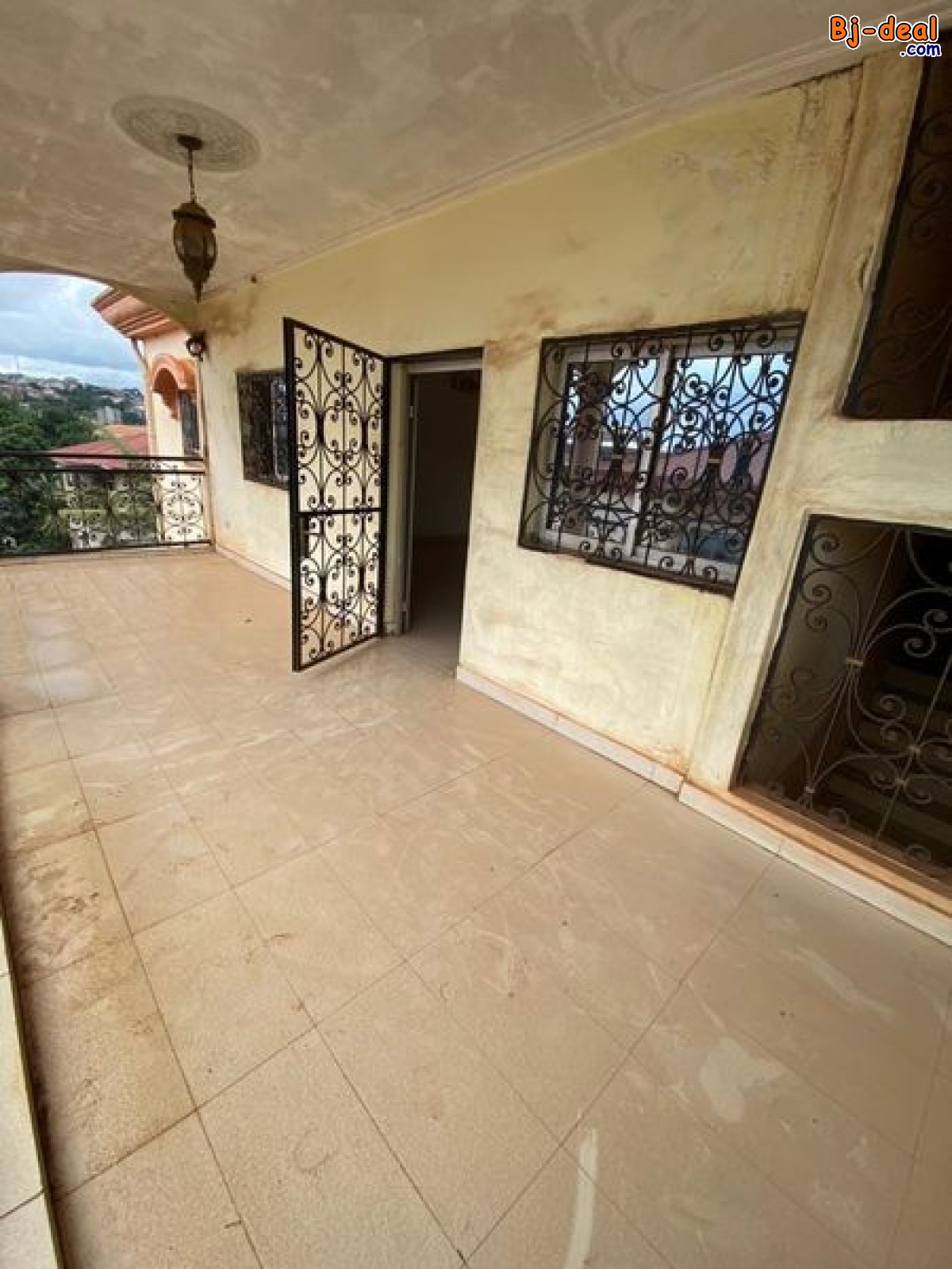 Image principale de Vaste Appartement avec eau chaude baignoire gardien forage parking à Damas