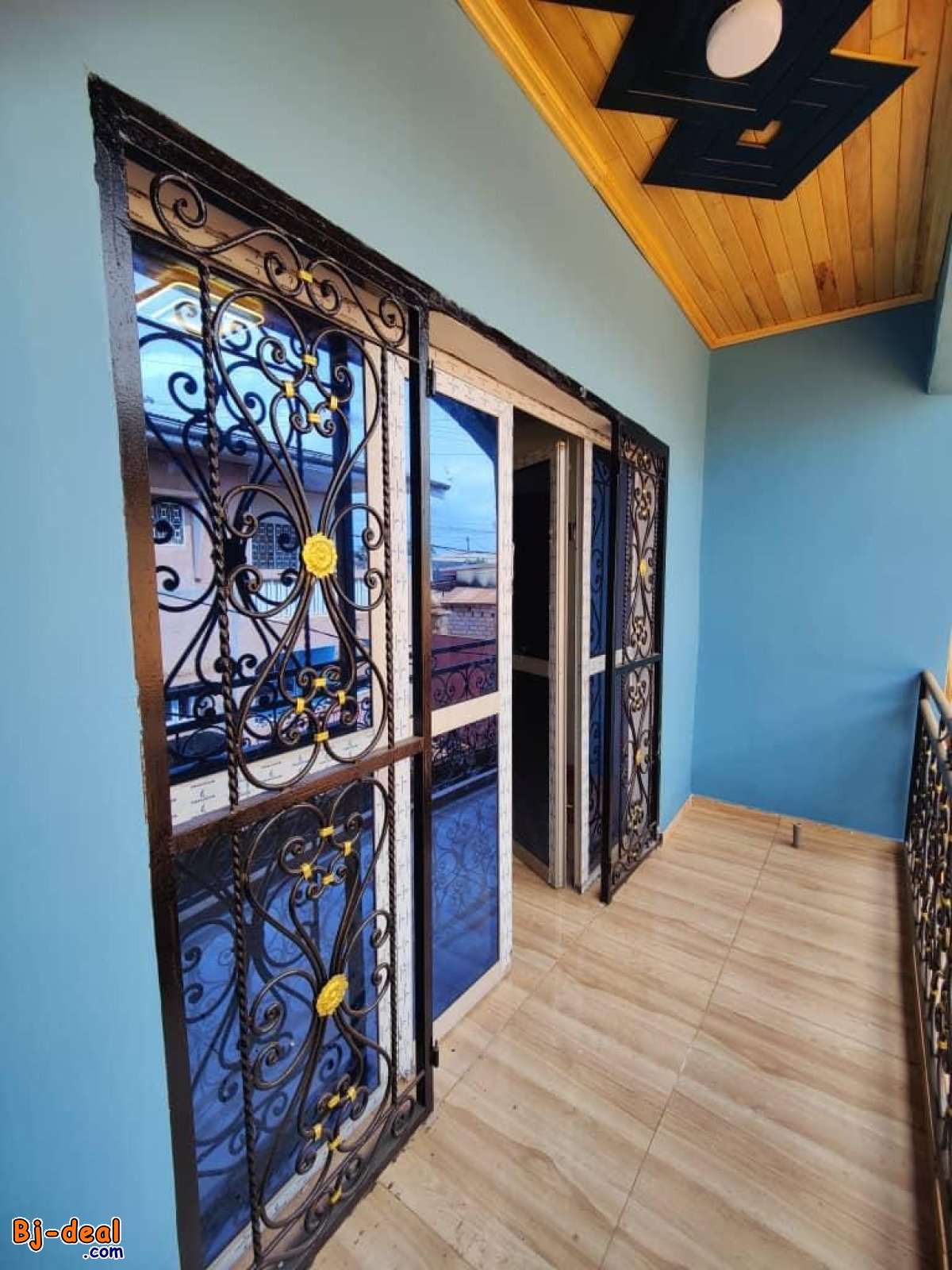 Image principale de Studio neuf avec eau chaude parking forage à Santa Barbara Moto 150f