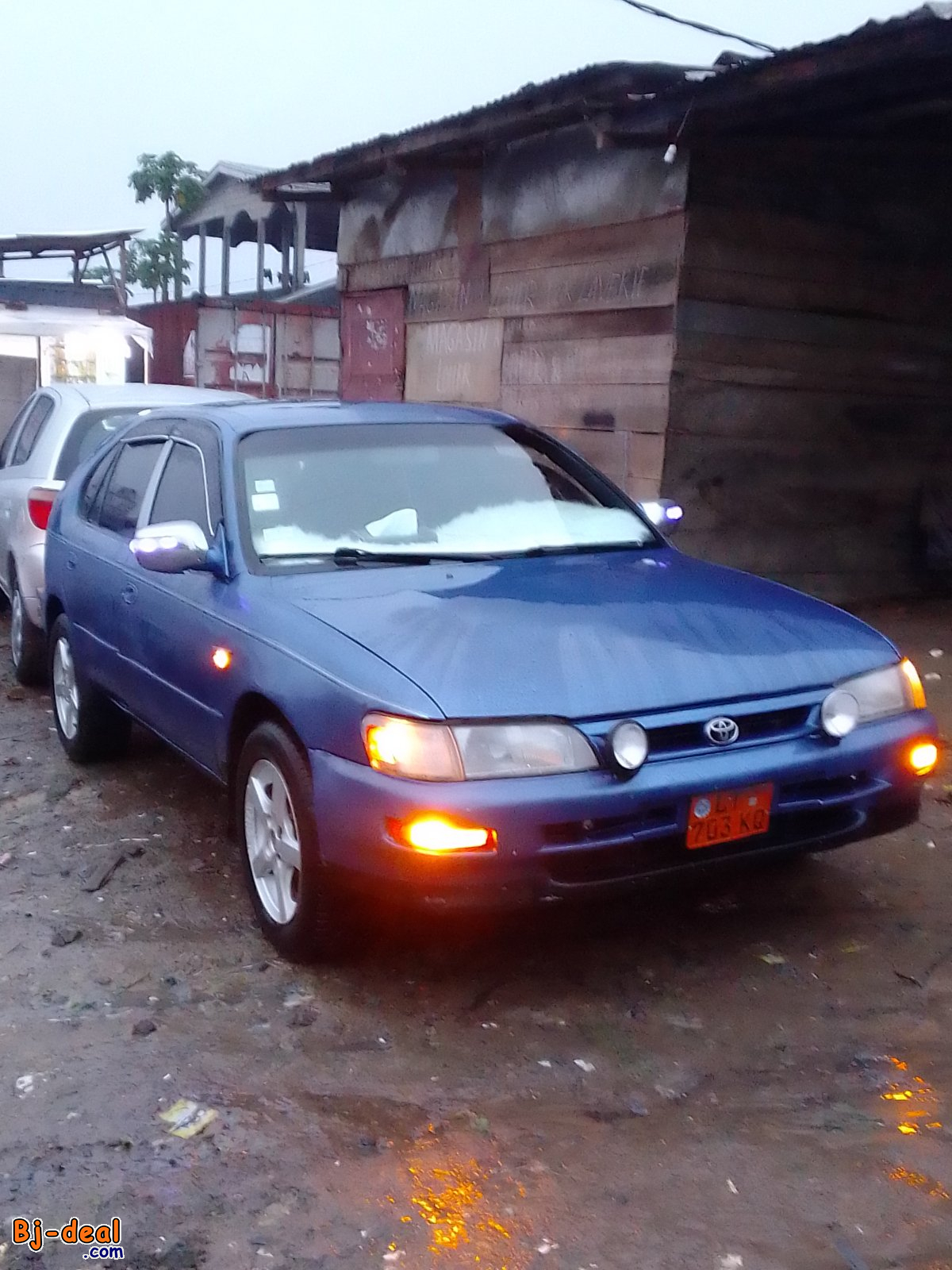 Main image of Toyota Corolla climatisée alarme nouvellement installée jantes alu par 15.