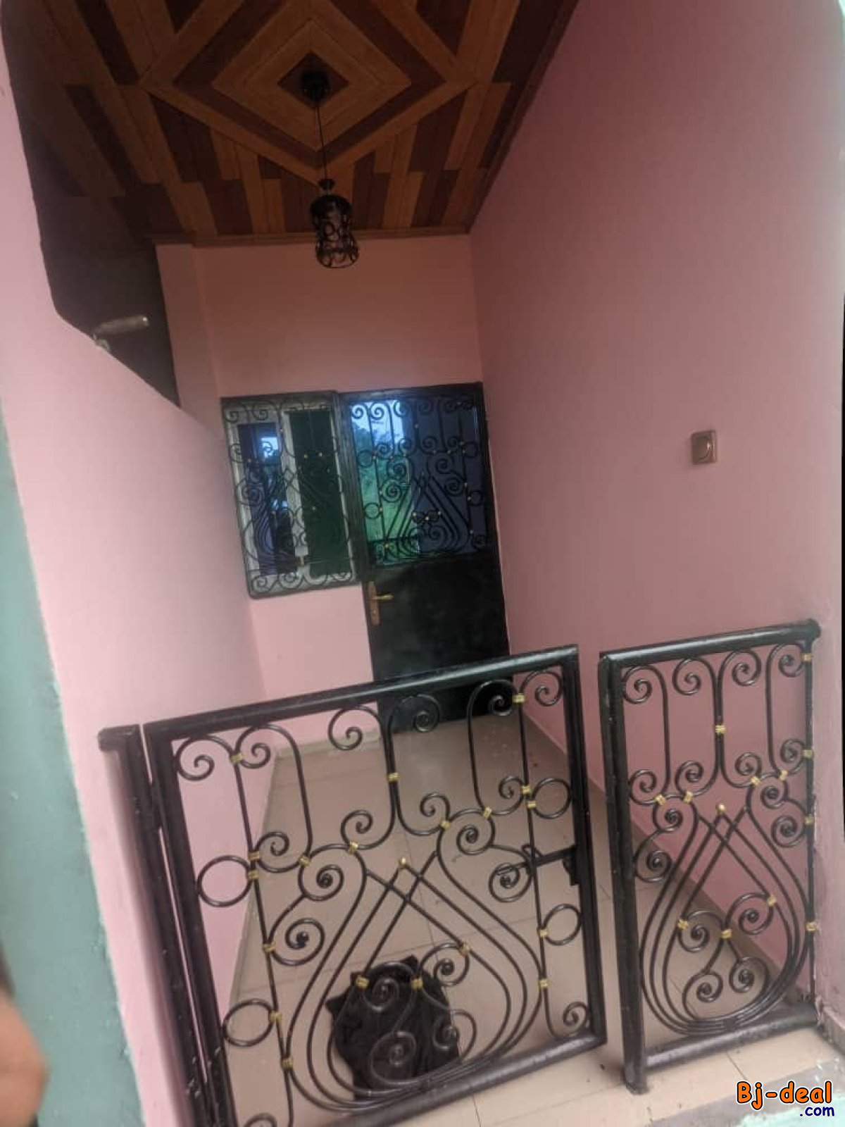 Image principale de Studio neuf à l&amp;#039;étage avec forage à Mendong Iponi