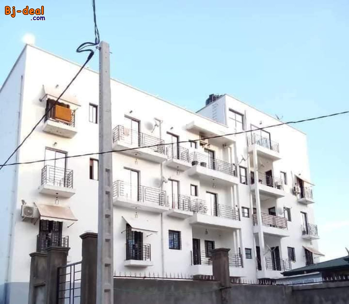 Image principale de Studio meublé haut standing à Bata Nlongkak bordure de route principale