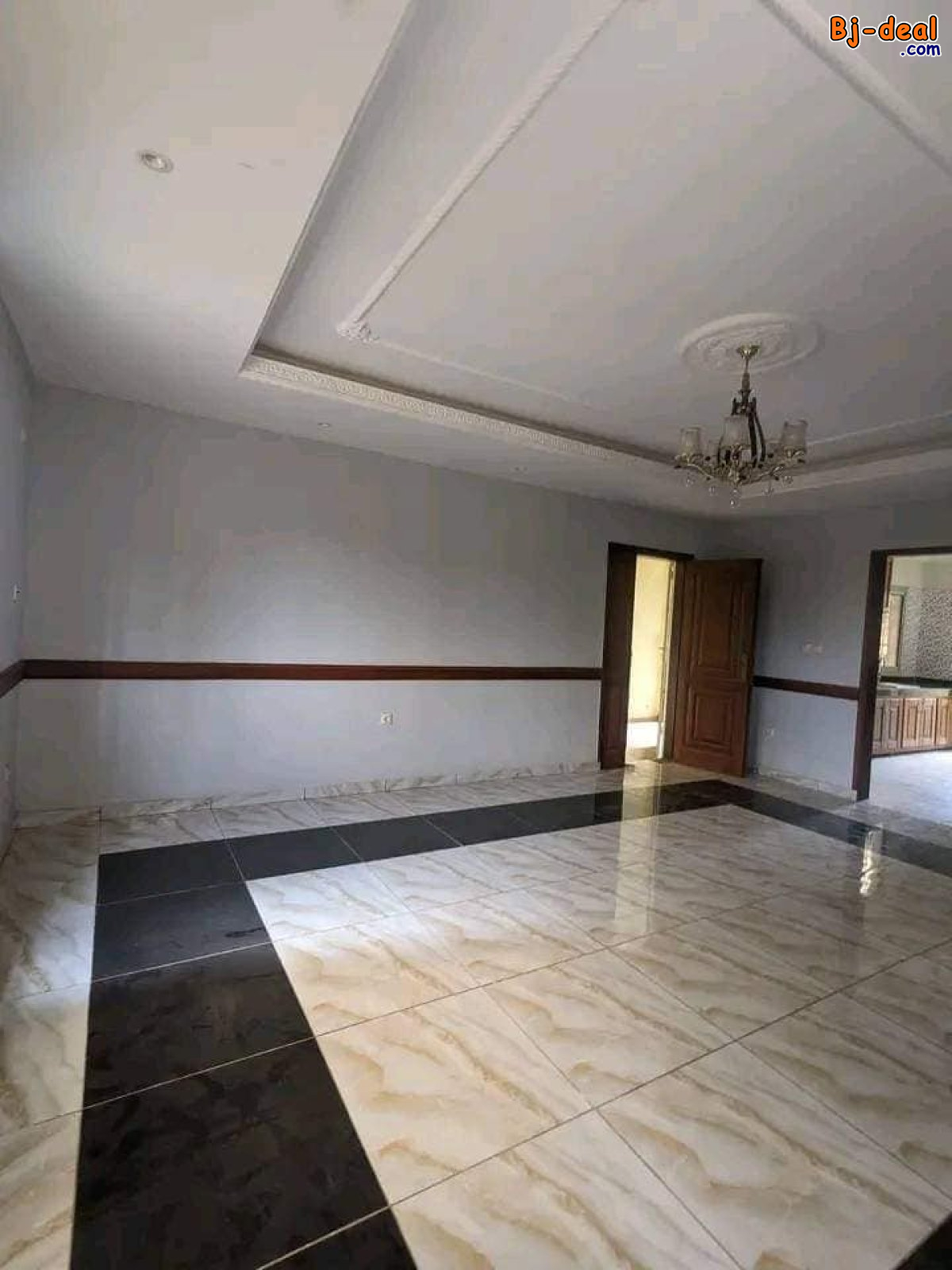 Image principale de Appartement haut standing avec eau chaude, gardien, parking forage à Ngousso