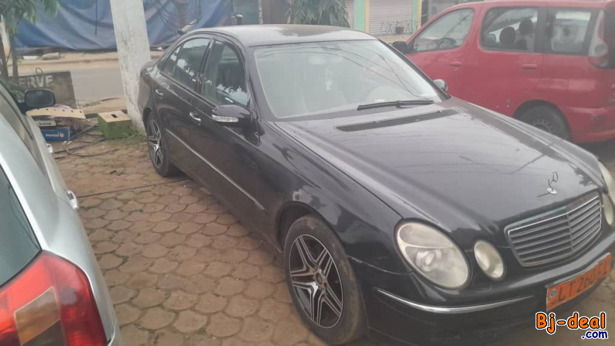 Image principale de Mercedes E320 ,noire en très bon état en vente à Yaoundé. Prix discutable