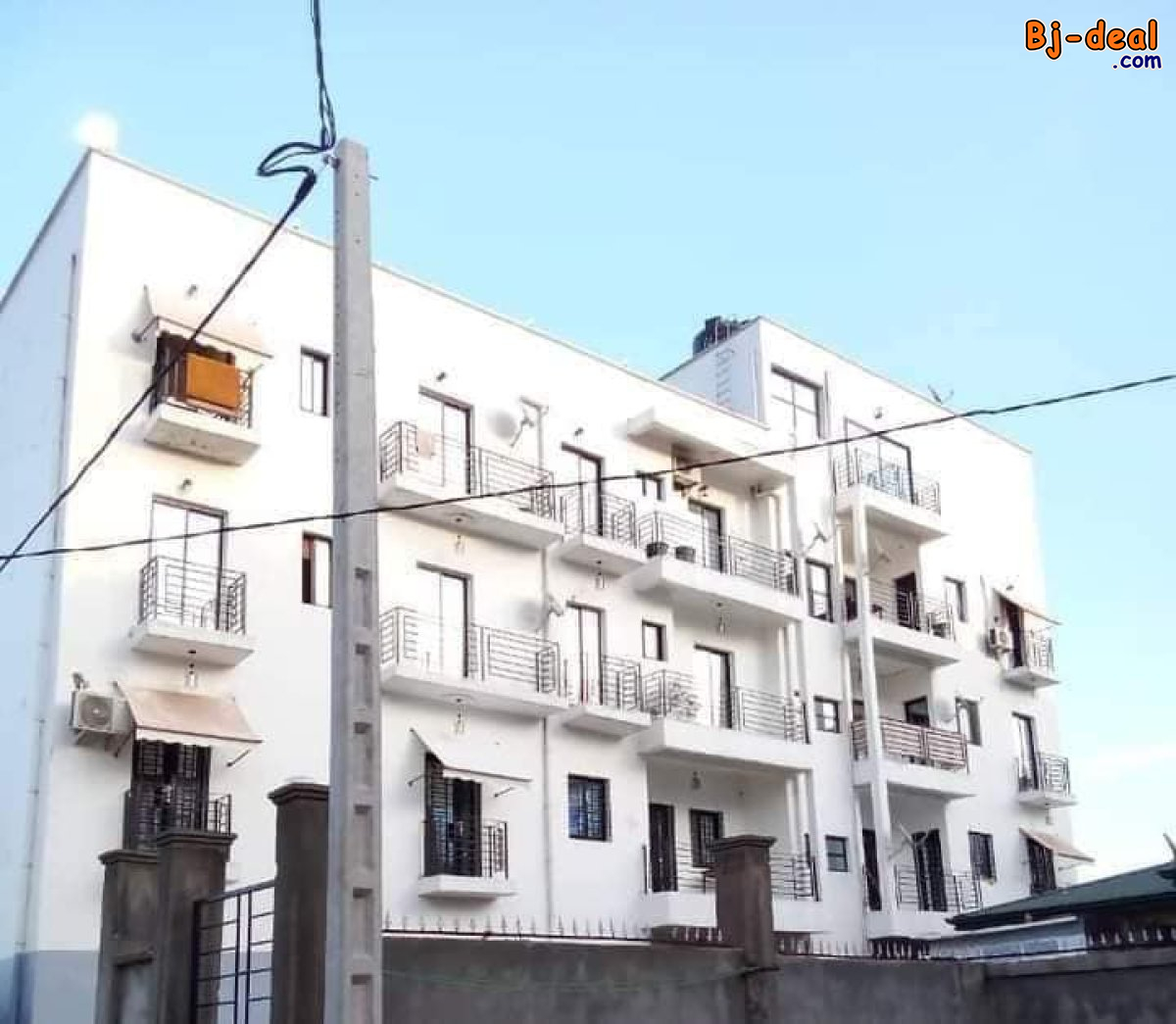 Image principale de Magnifique studio meublé haut standing à Bata Nlongkak bordure de route principale