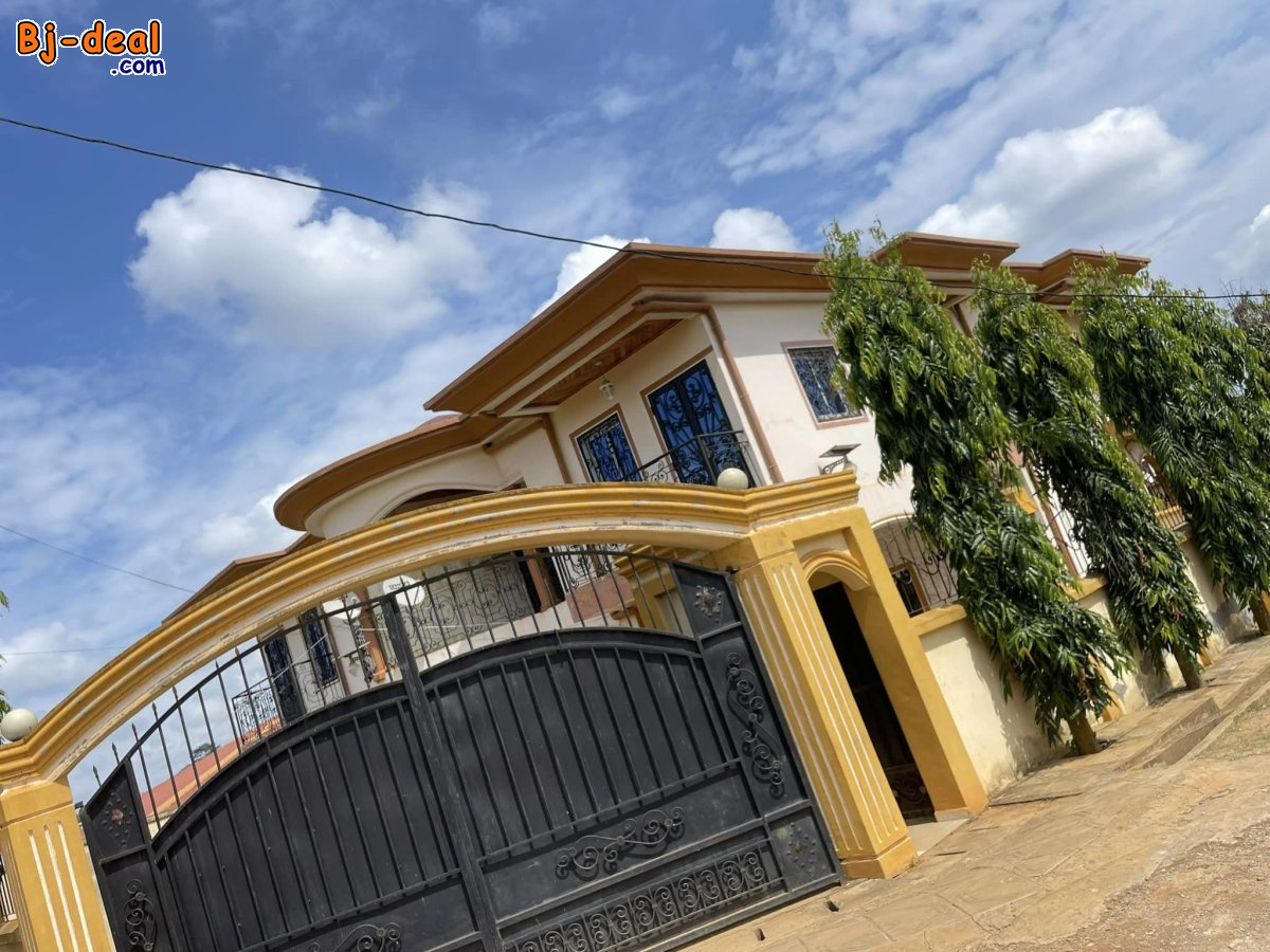 Image principale de Beau studio avec eau chaude forage parking à Odza. Moto