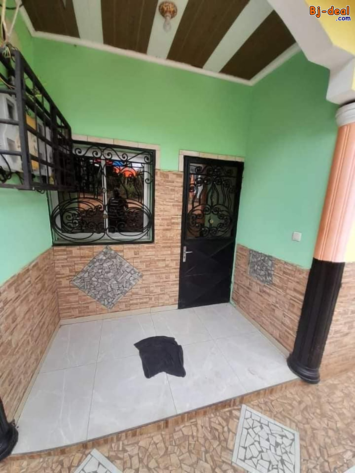 Image principale de Studio avec forage parking à Nkolfoulou.Moto 100F accès goudronné