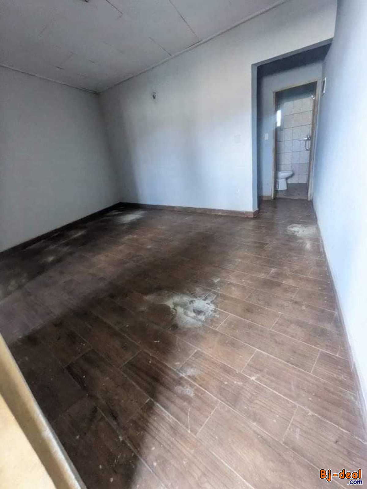 Image principale de Studio avec forage parking à Simbock.Moto 200F