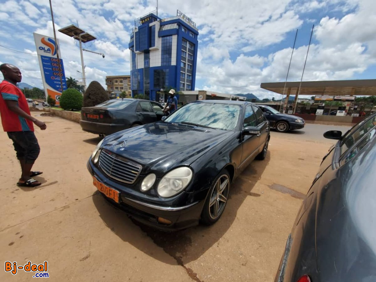 Image principale de Mercedes E320 ,noire en très bon état en vente à Yaoundé. Prix discutable