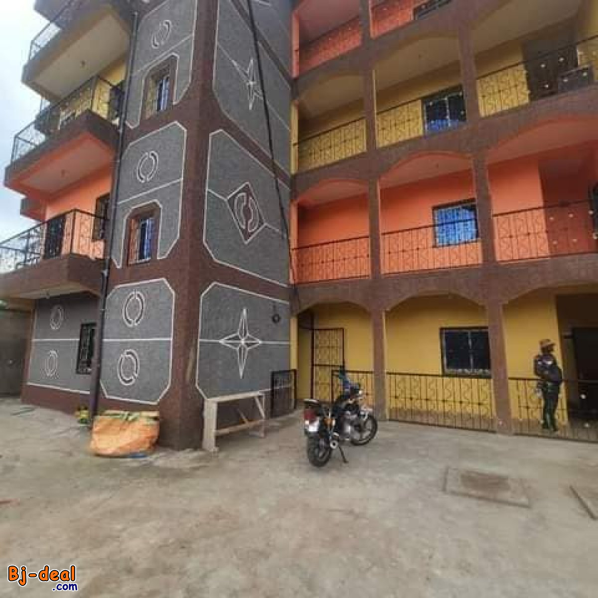 Image principale de Studio neuf haut standing avec parking forage à Nkoabang. 65 000×8