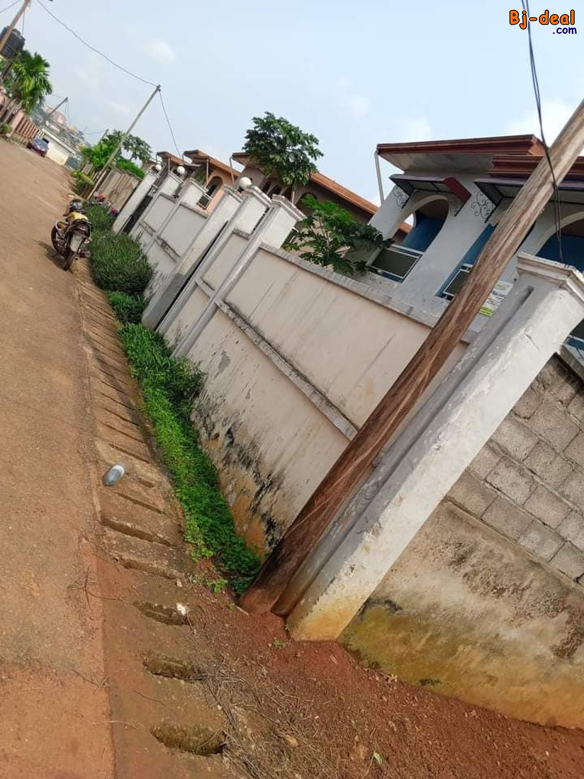 Image principale de Duplex spacieux avec parking eau chaude baignoire dependance à Ahala. Accès goudronné