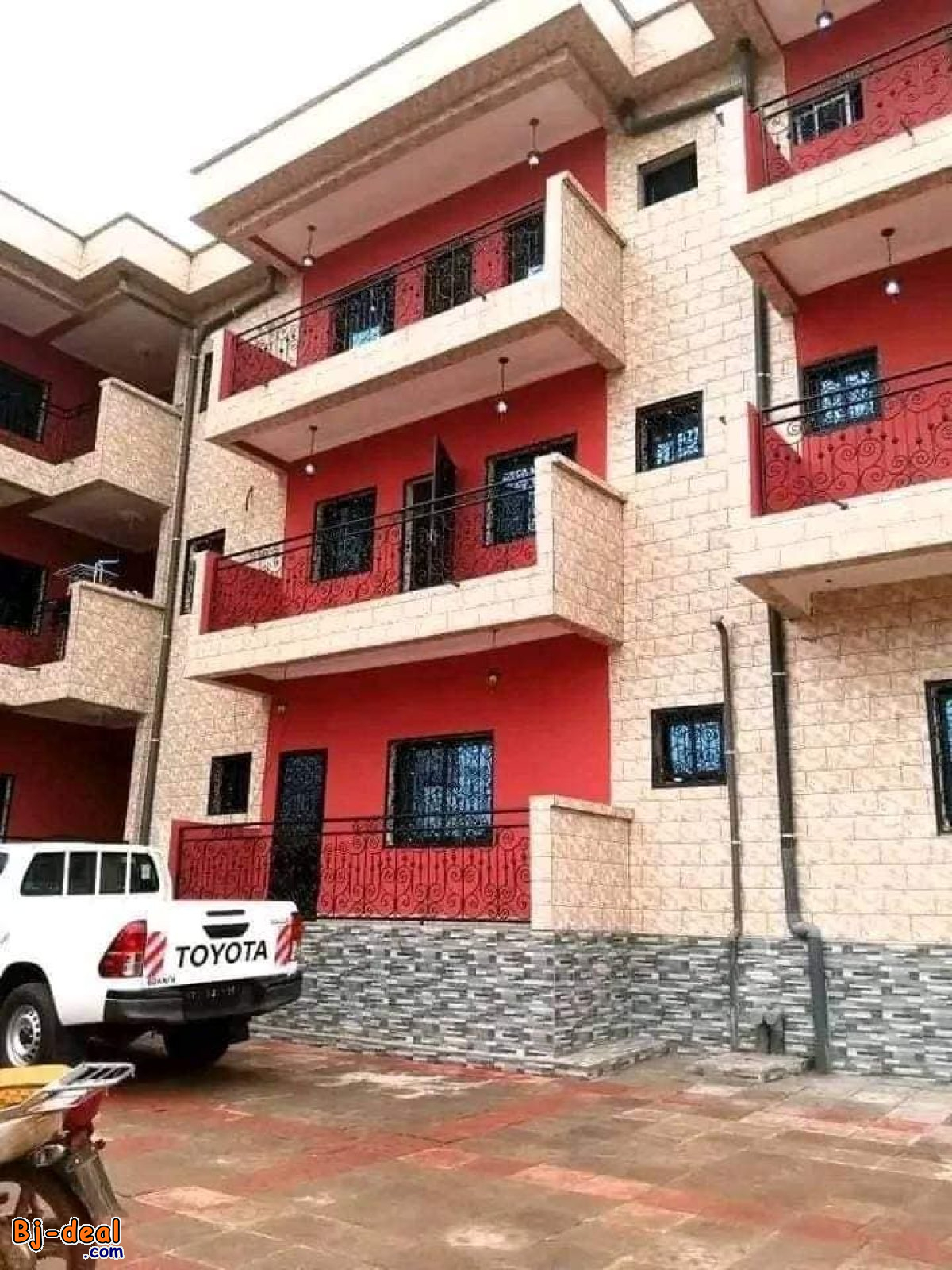 Image principale de Appartements neufs avec gardien, forage parking à Nkolfoulou. Accès facile