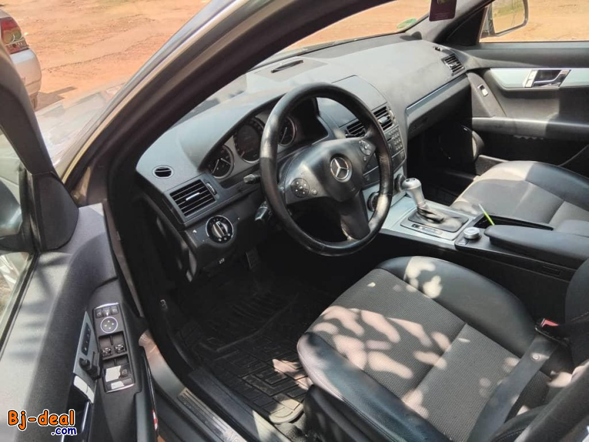 Image principale de Mercedes benz C300 ,V6 essence propre