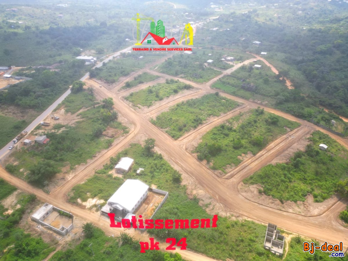 Main image of Terrain à vendre pk24 promotion à 50m du goudron titré accessible en voiture zone habité
