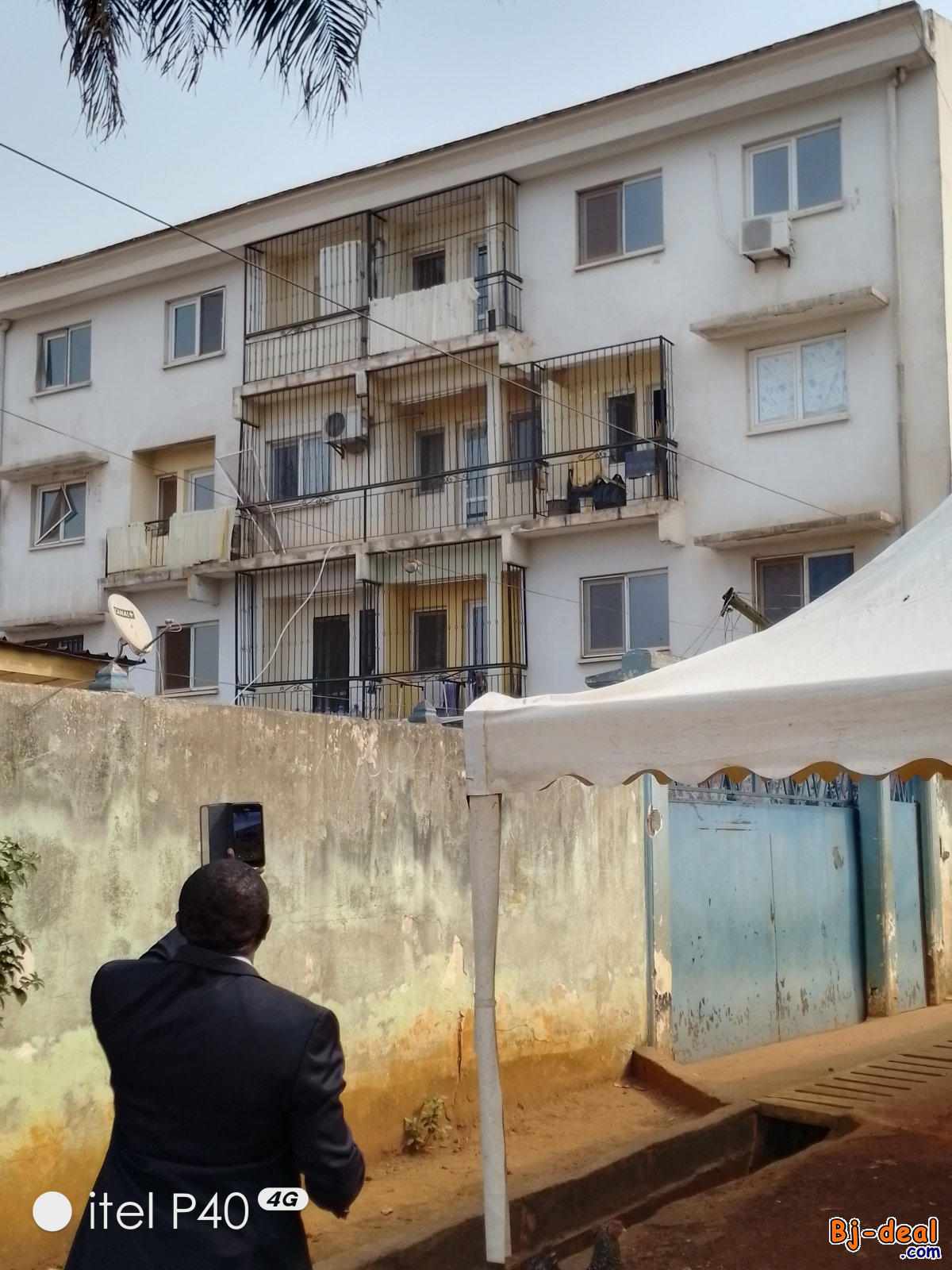 Image principale de IMMEUBLE À VENDRE À YAOUNDÉ (NKOLETON) 300 MILLIONS CFA