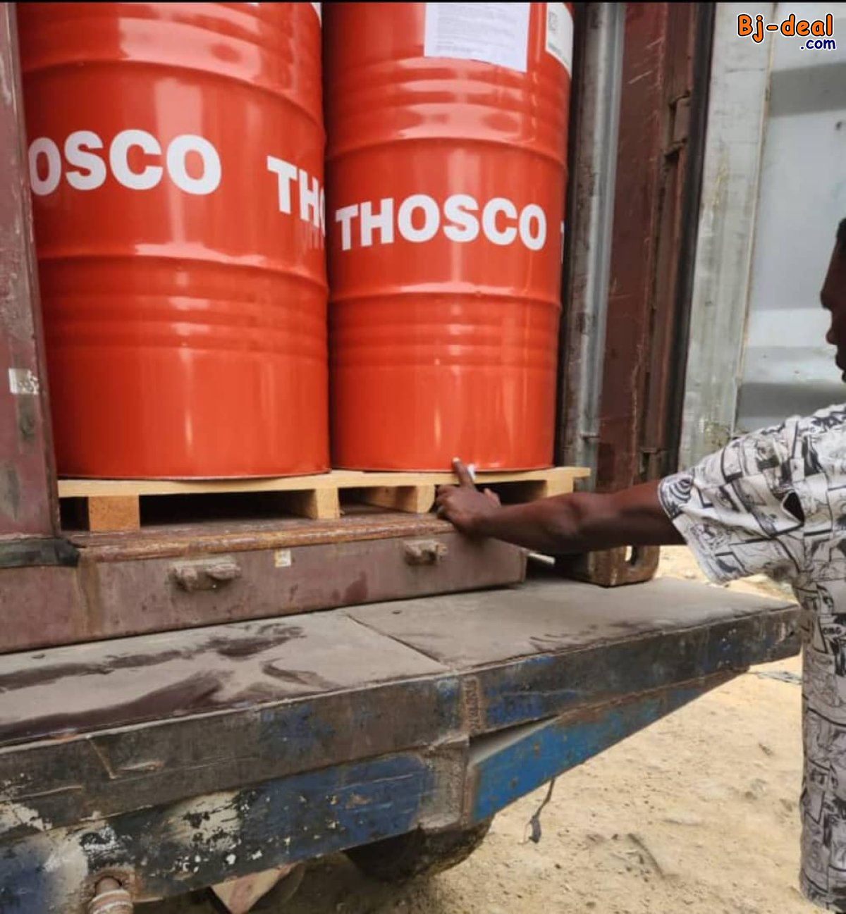 Main image of Huile de moteur disponible à Douala et expédition partout