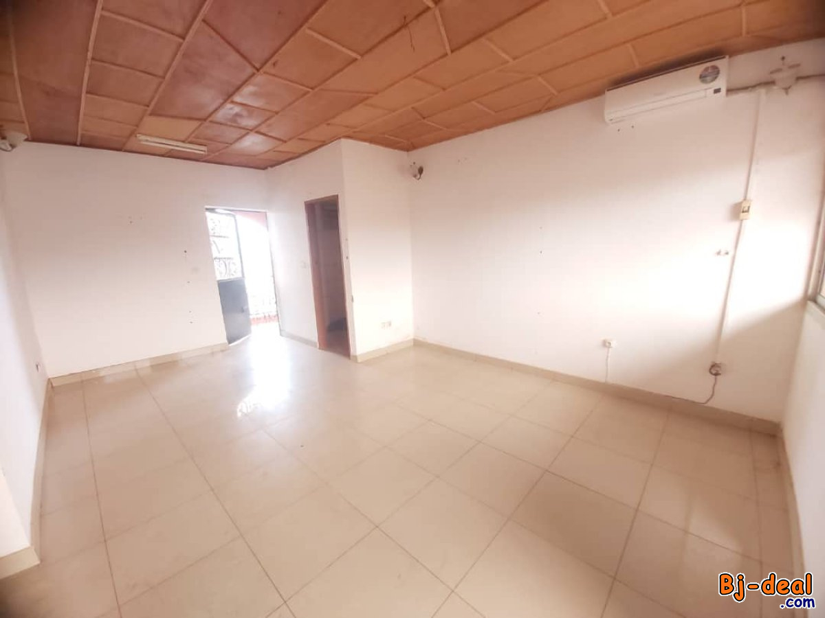 Main image of Magnifique Bureau Haut Standing en Appartement à louer à Biyem-Assi