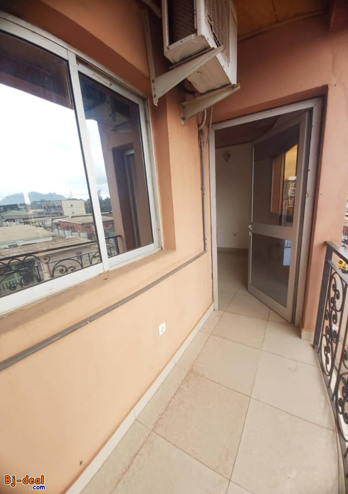 Main image of Magnifique Bureau Haut Standing en Studio à louer à Biyem-Assi