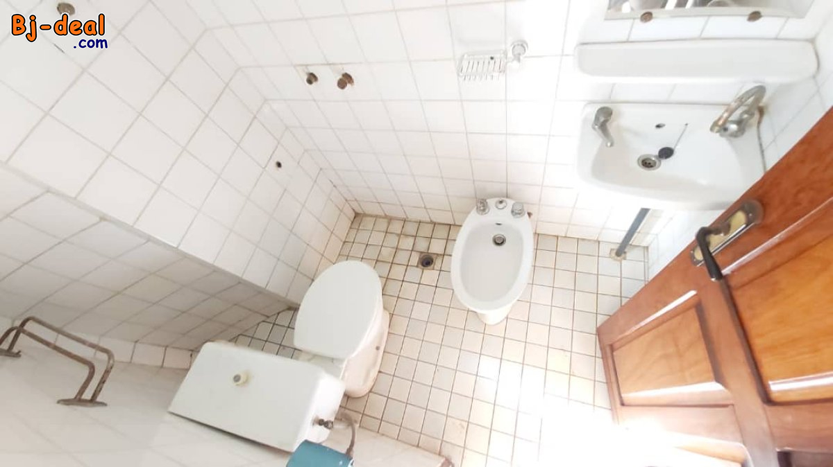 Main image of Joli Bureau Bon Standing prêt à l&amp;#039;emploi à Nlongkak