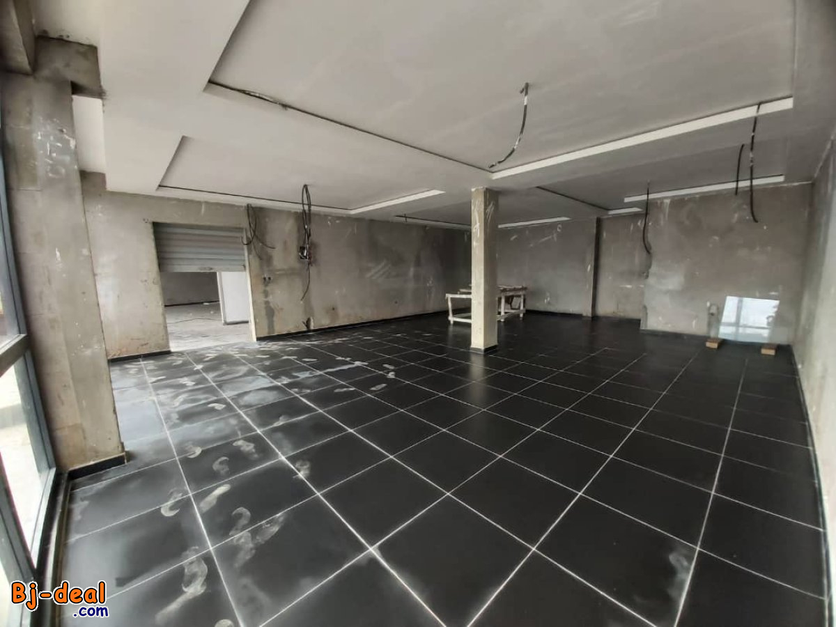 Main image of Magnifique Espace Commercial à louer à Bastos