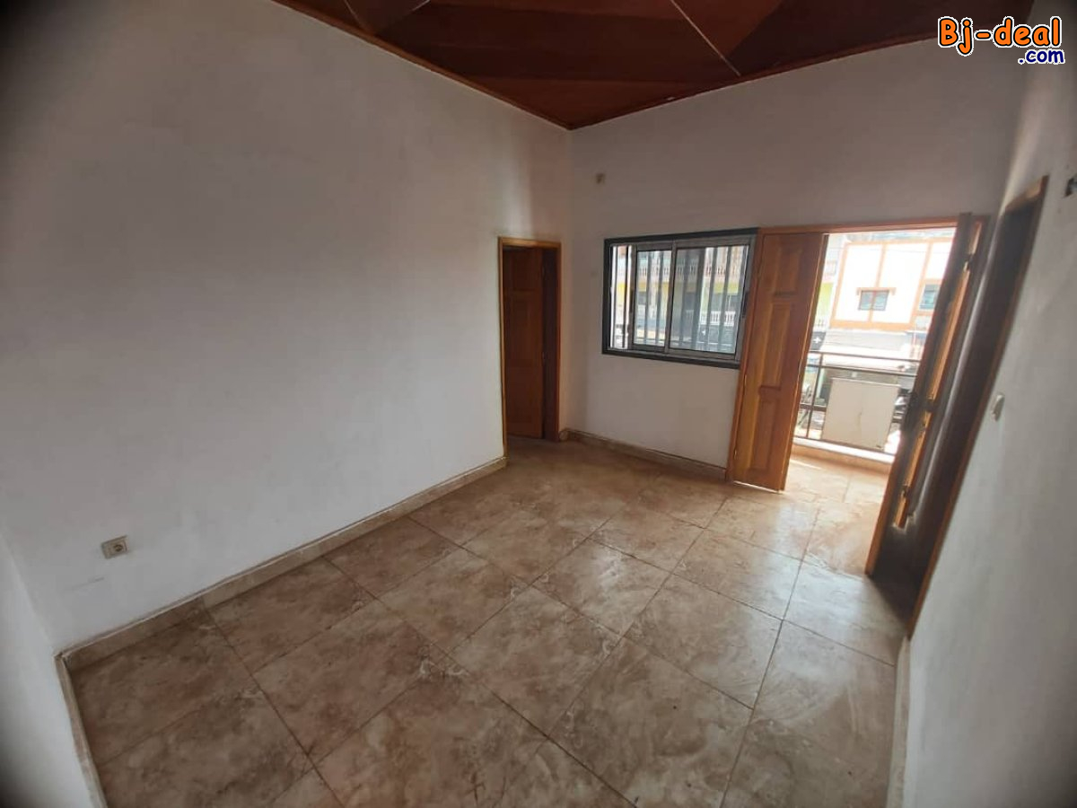 Main image of Vaste Bureau 3 Pièces à louer Biyem-Assi en Route