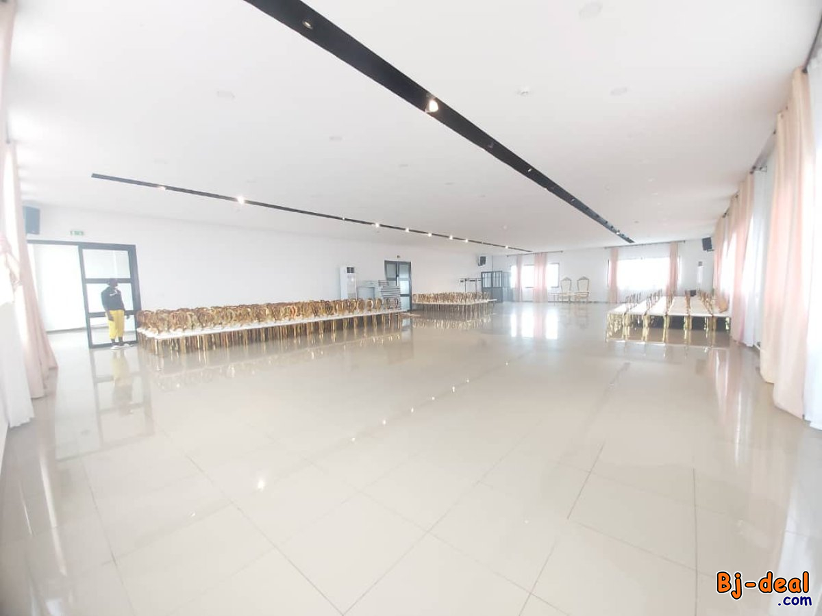 Image principale de Magnifique Salle Fête Neuve à Ngousso, en Bordure de Route Principale