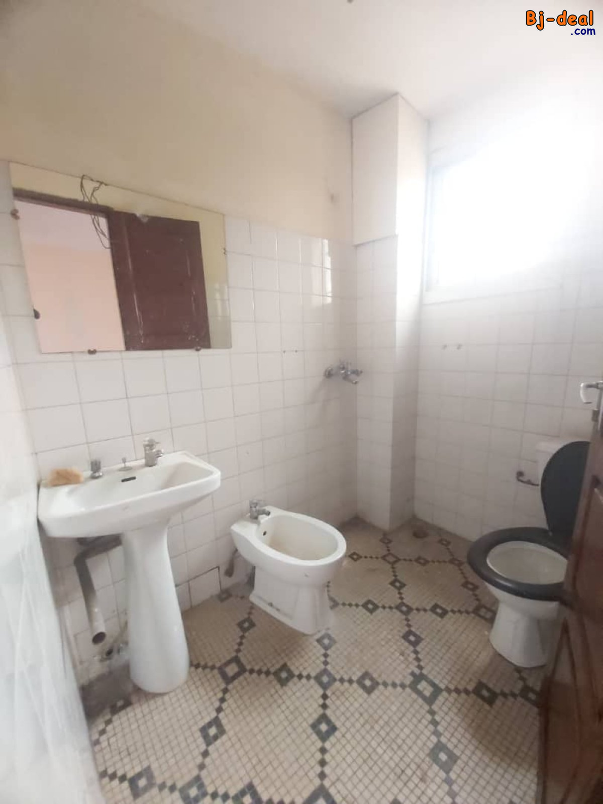 Image principale de Vaste Bureau Bon Standing à louer à cinq minutes du Centre-Ville