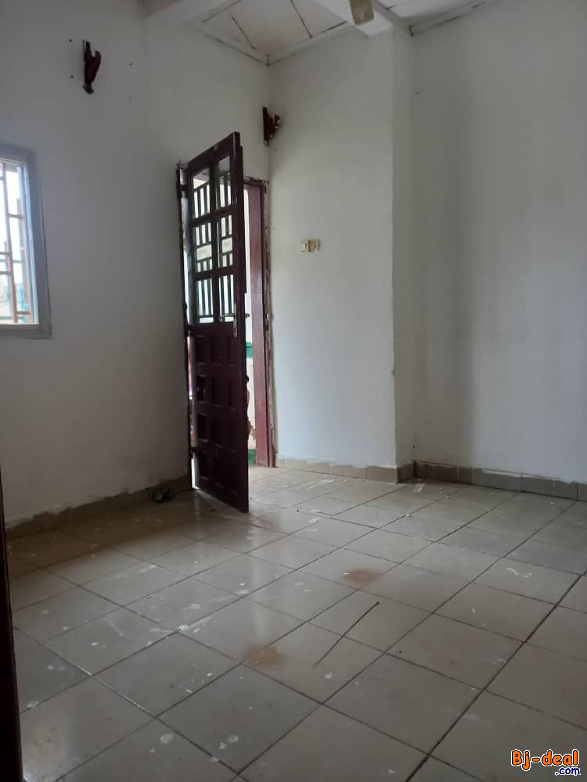 Image principale de Studio Moderne Individuel à louer à Biyem-Assi