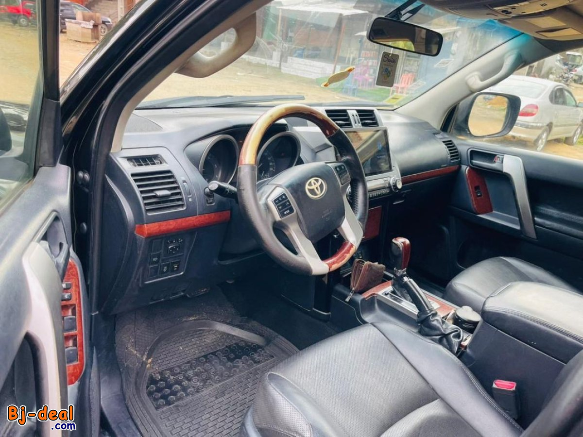 Main image of TOYOTA LAND CRUISER PRADO