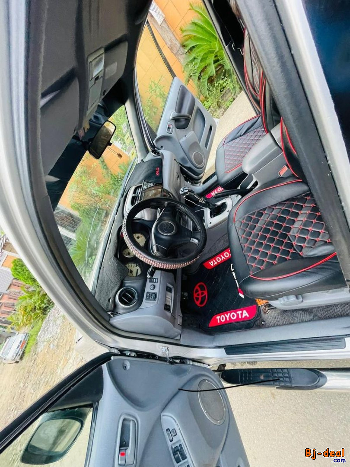 Main image of TOYOTA RAV4 année 2003