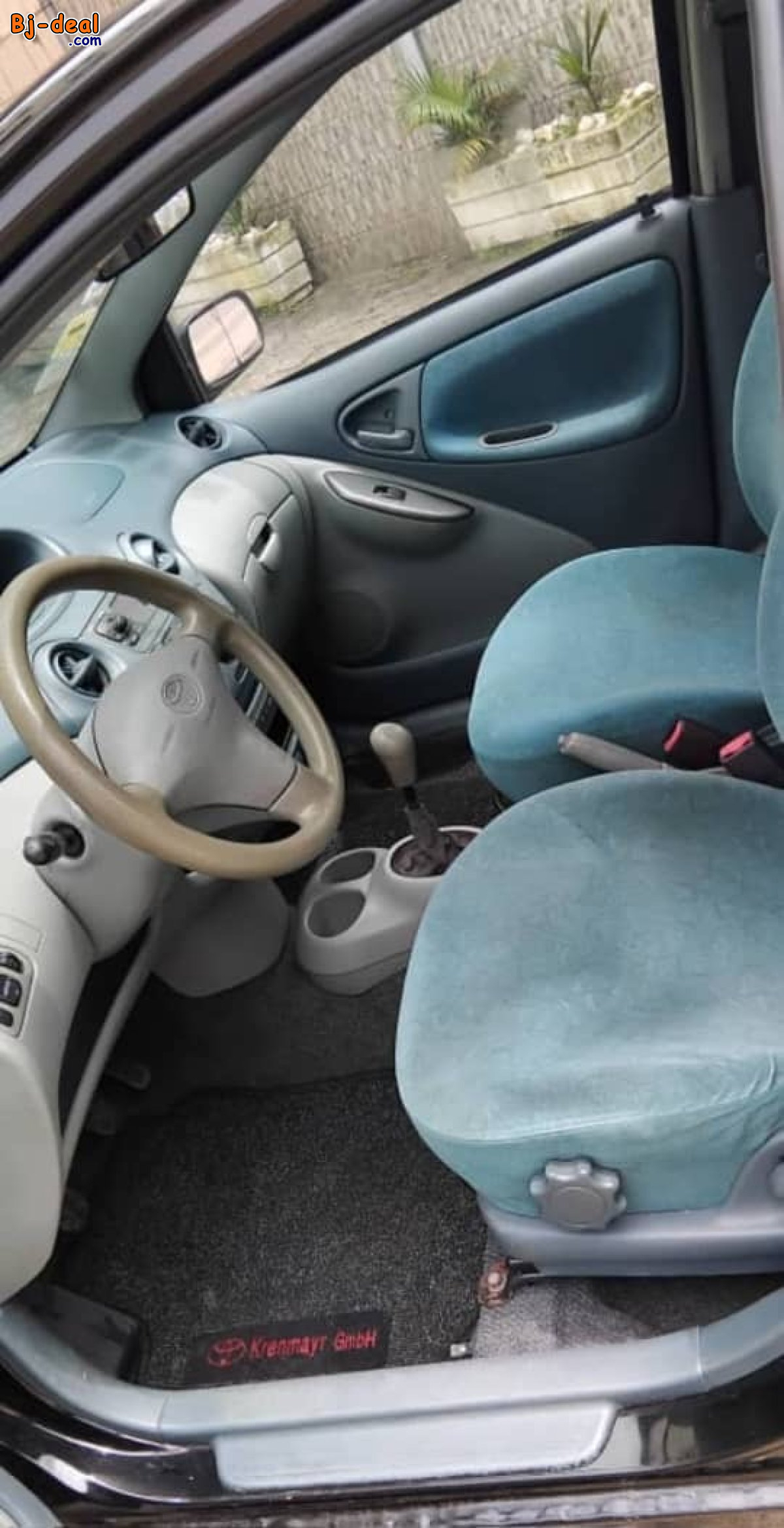 Image principale de TOYOTA YARIS ANNÉE 2001