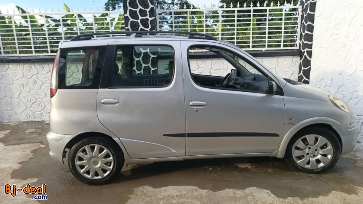 Image principale de TOYOTA YARIS VERSO ANNÉE 2005