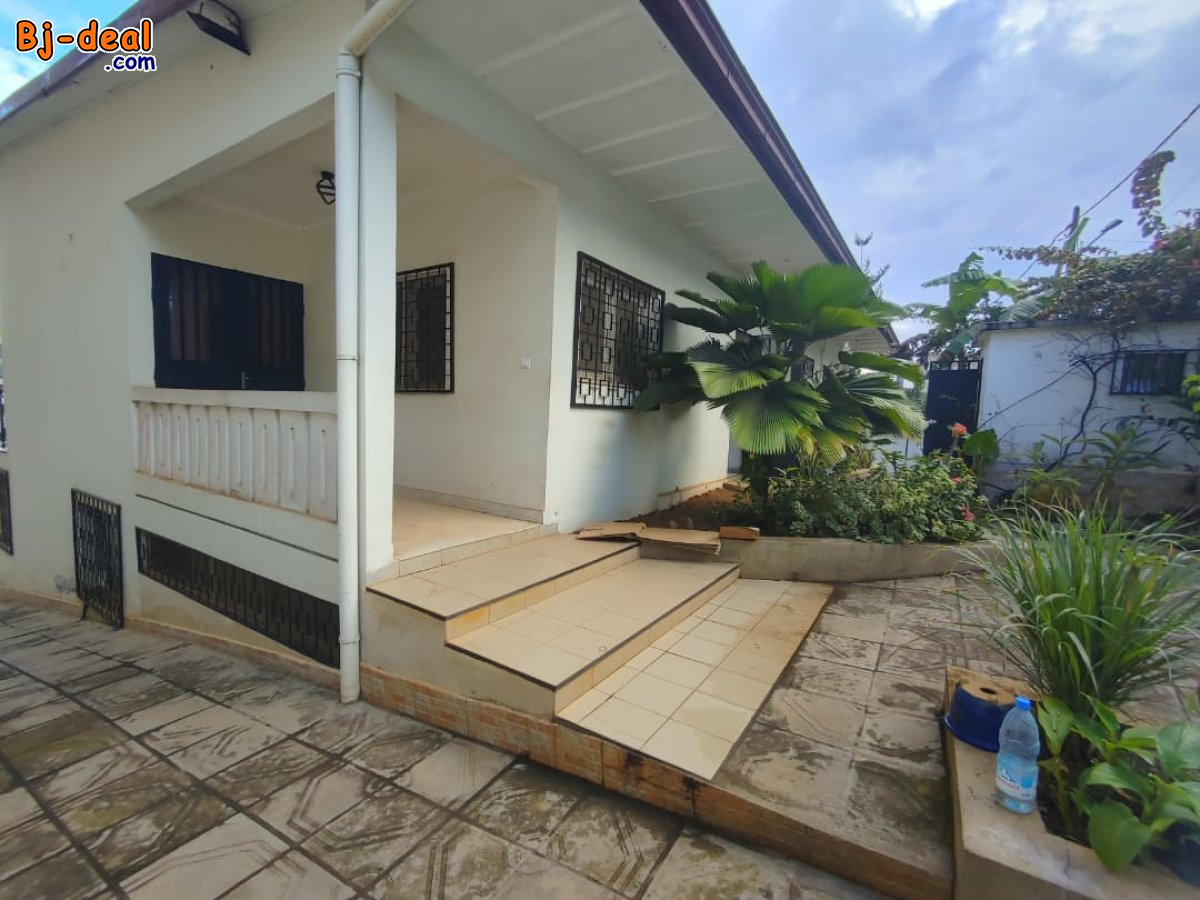 Image principale de Grand DUPLEX à louer Bastos