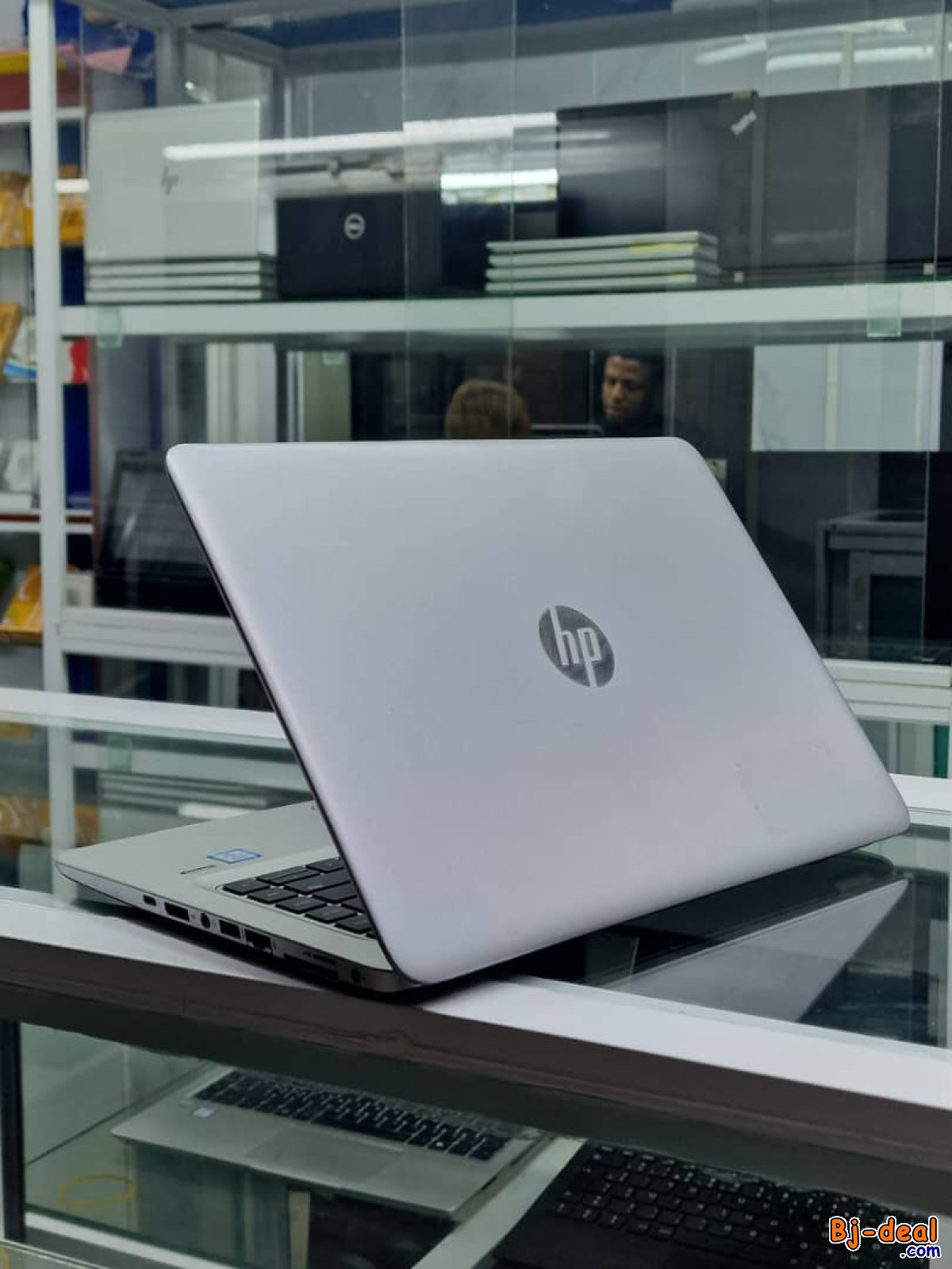 Main image of Ordinateur portable de très bonnes qualités