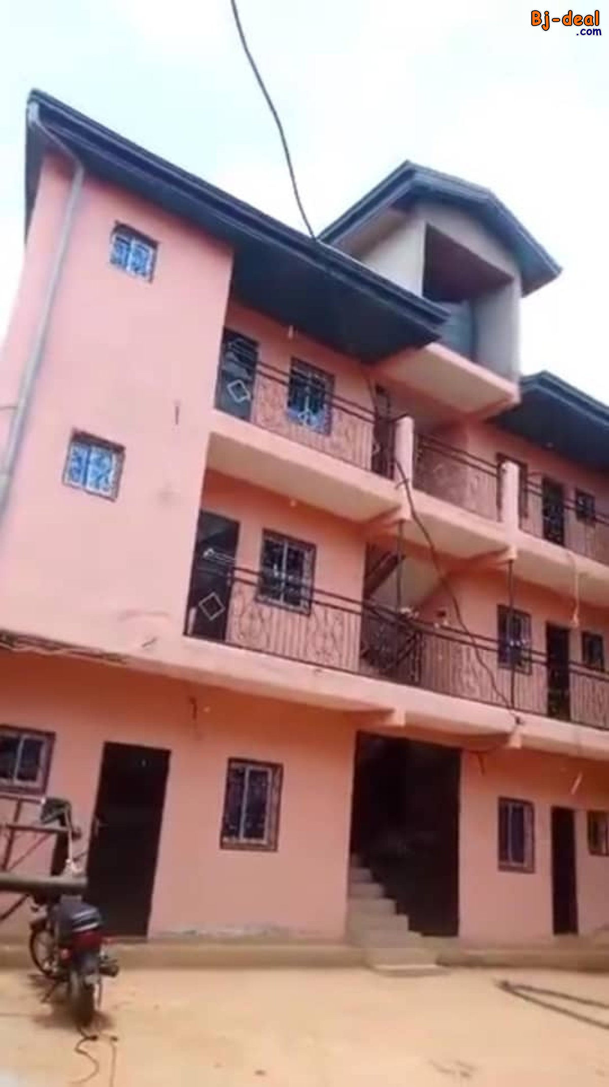 Main image of Trois Immeubles Neufs de 608m² à vendre à Nomayos