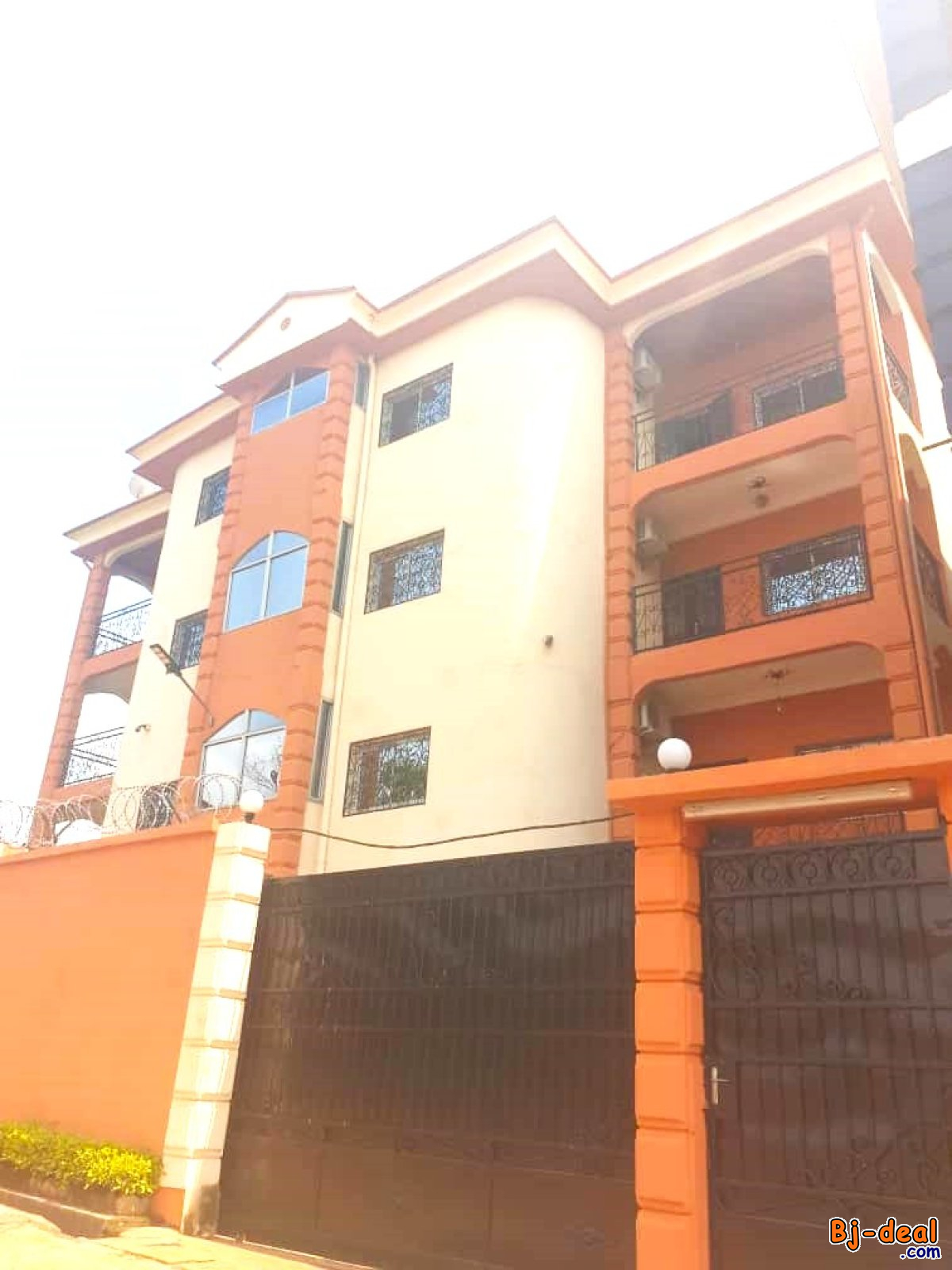 Image principale de Studio moderne  à louer, Nkozoa