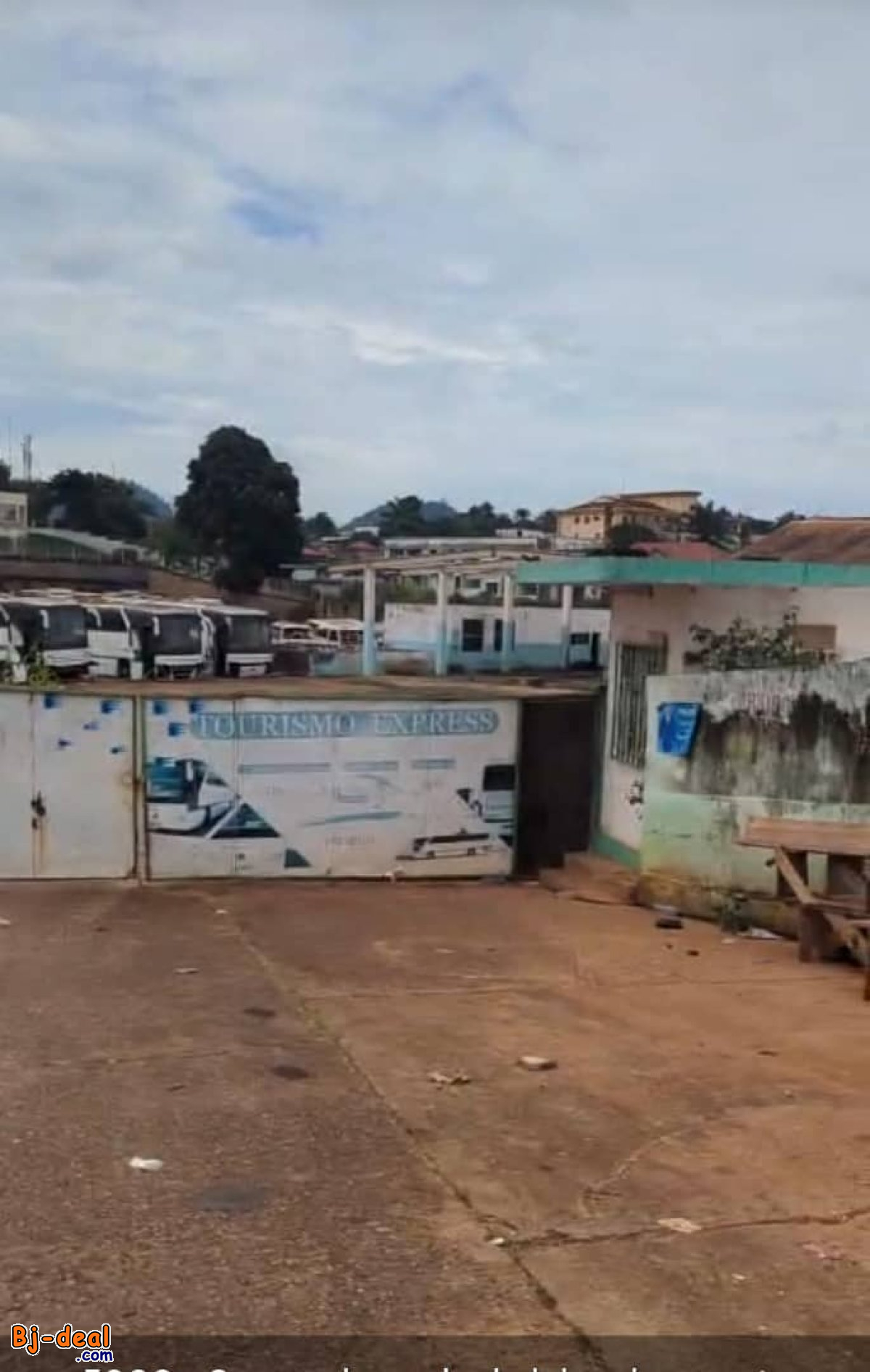 Image principale de Terrain Commercial de 5000m² à vendre à Nlongkak