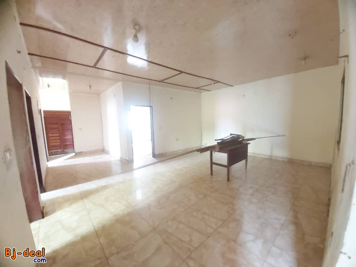 Main image of Très Vaste Bureau Bon Standing à louer à 5min du Centre-Ville