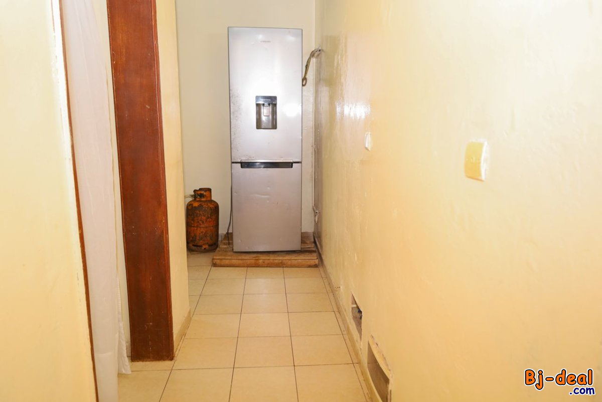 Main image of Immeuble R+2 à vendre à Omnisports avec le Mobilier