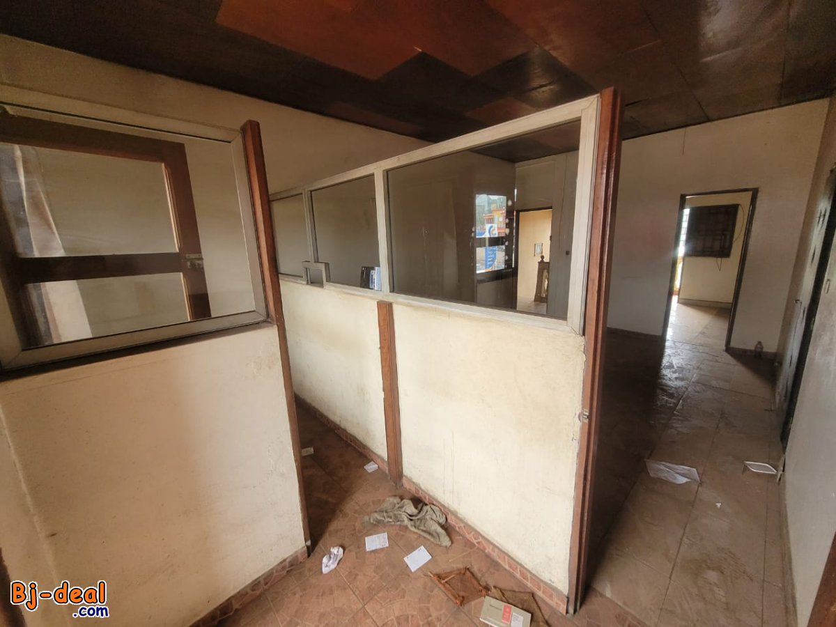 Main image of Grand Bureau à louer à 5minutes du Centre-Ville Yaoundé