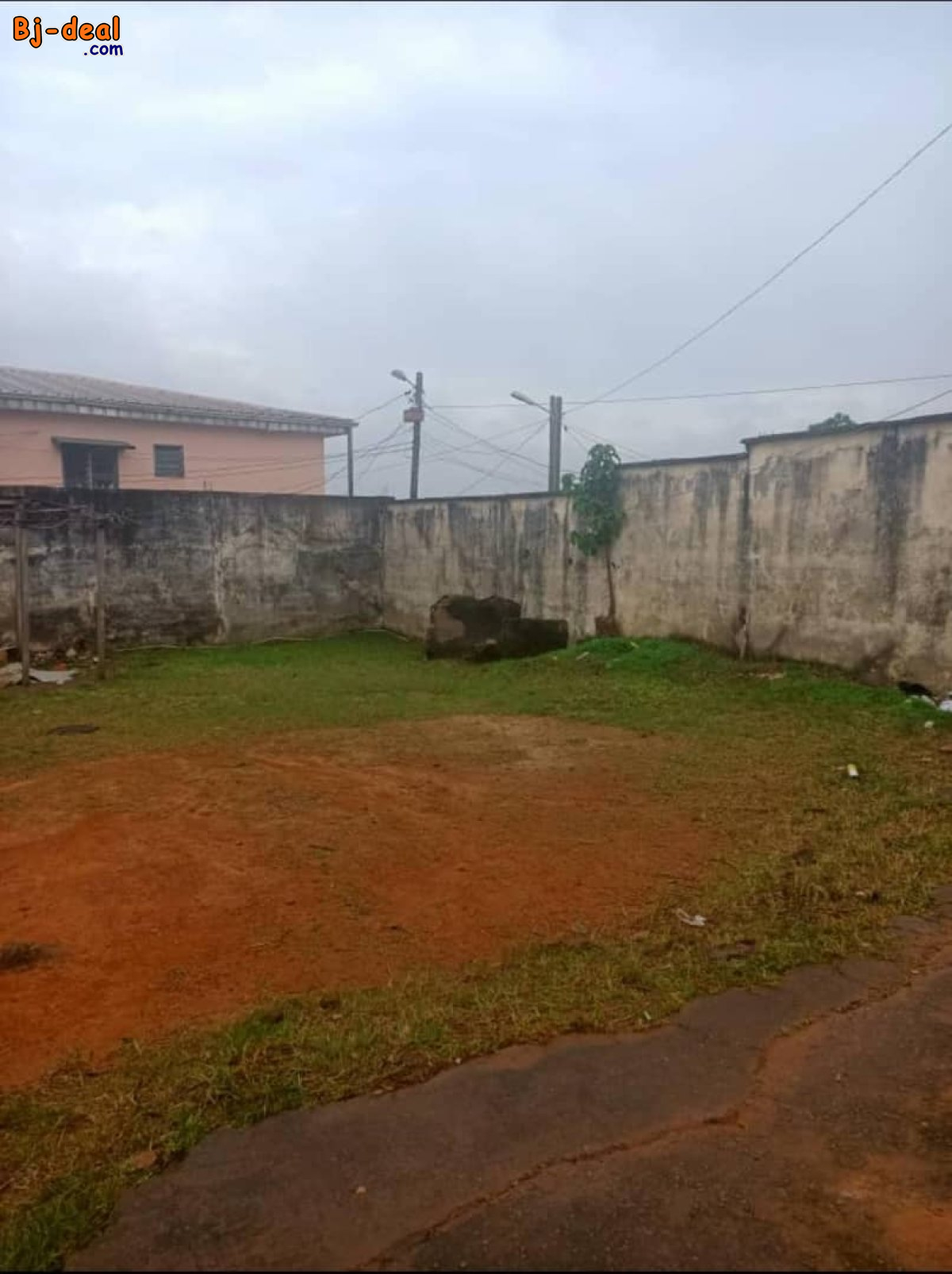 Main image of Terrain Plat Titré de 700m² à vendre à Effoulan