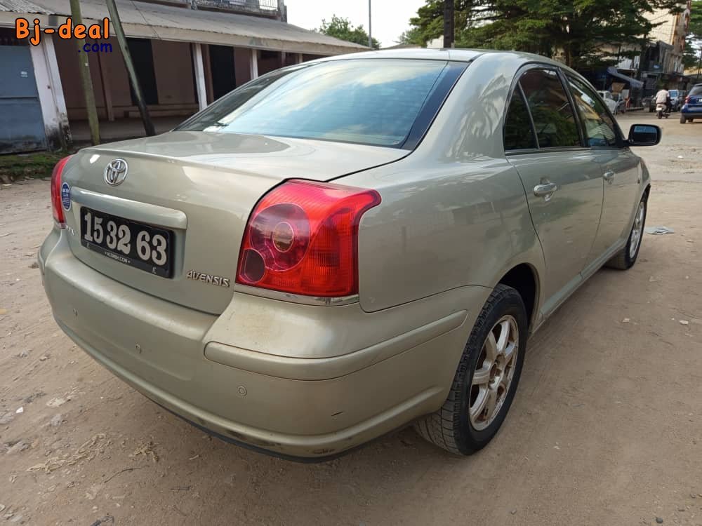 Main image of Toyota Avensis tête de cochon 2004