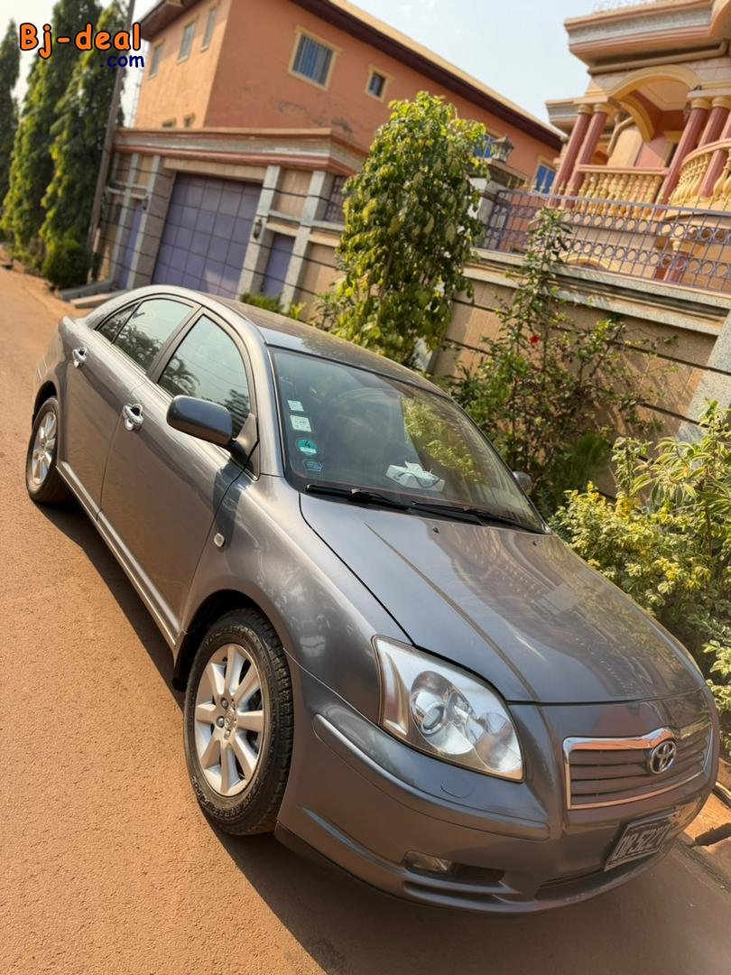 Image principale de Toyota avensis liftback tête de cochon