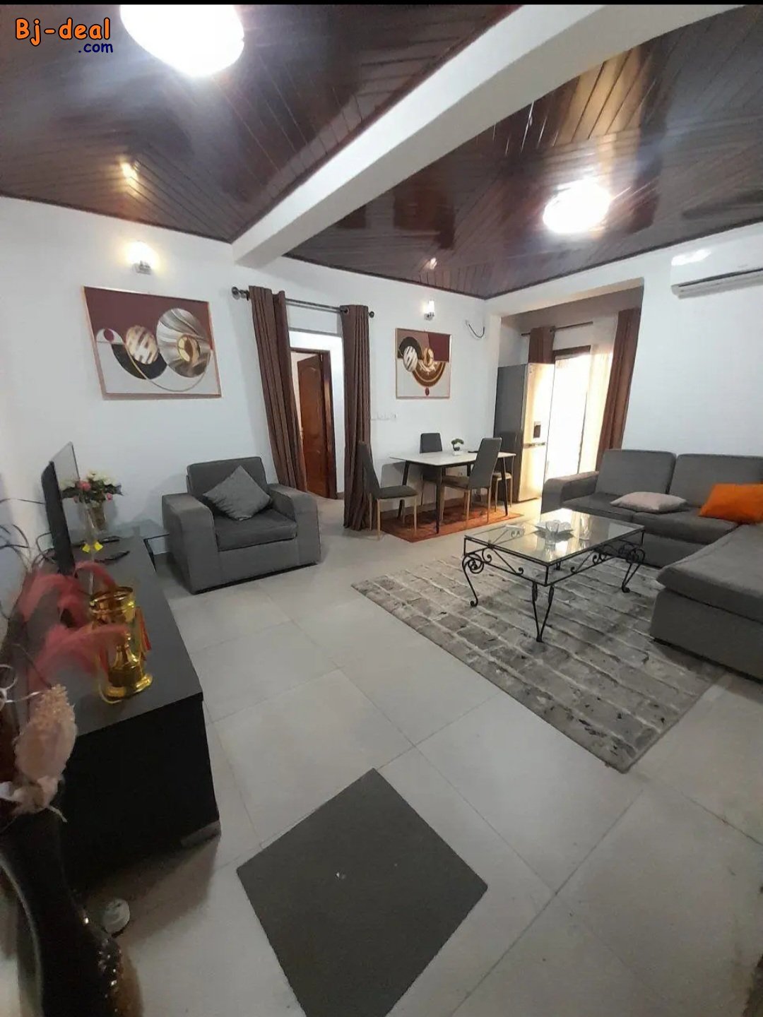 Image principale de Appartement a louer à akwa en bordure de route