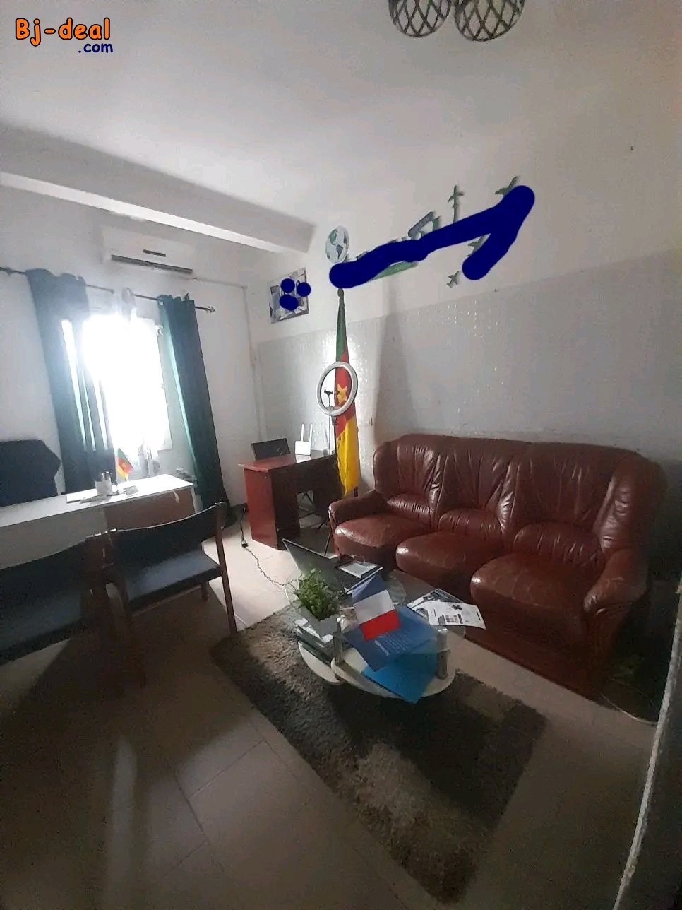 Image principale de Bureau a louer a akwa avec toilette