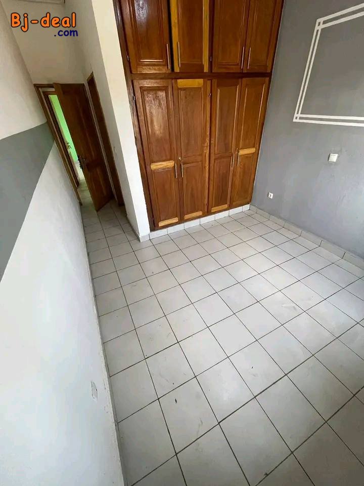 Main image of Bel apartement avec eau chaude forage parking bordure de route à Mimboman