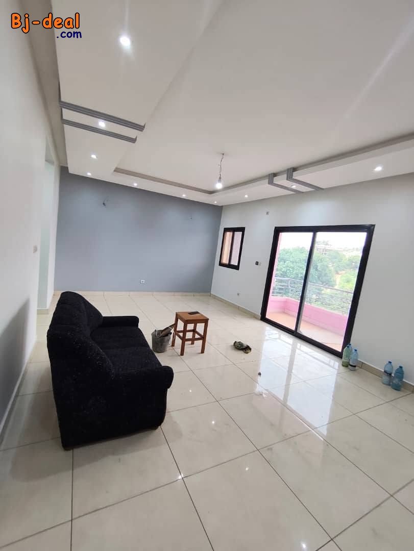 Image principale de Bel Appartement avec gardien parking forage et prépayé à Messassi