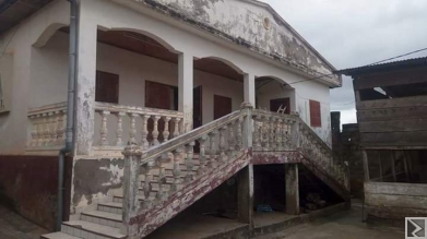 Main image of Très belle Villa spacieuse, staffée et titrée de 24 pièces bà¢tie sur une superficie de 500m2, à  vendre au quartier SANTA BARBARA