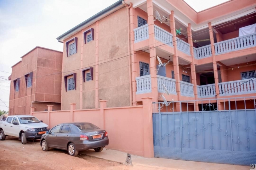 Main image of Camp titré de 2 immeubles en bordure