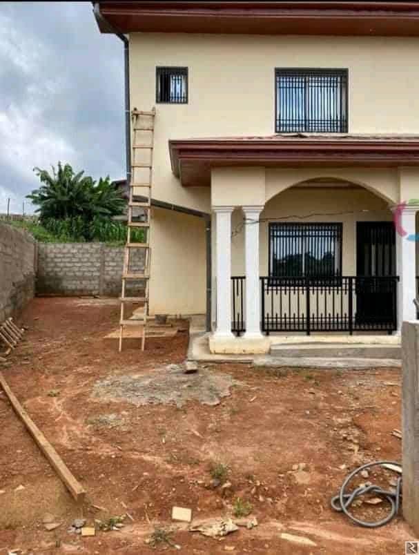 Main image of Duplex en bordure de route secondaire a vendre a