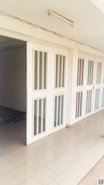 Image principale de Boutique avec mezzanine et toilettes à  Manguier